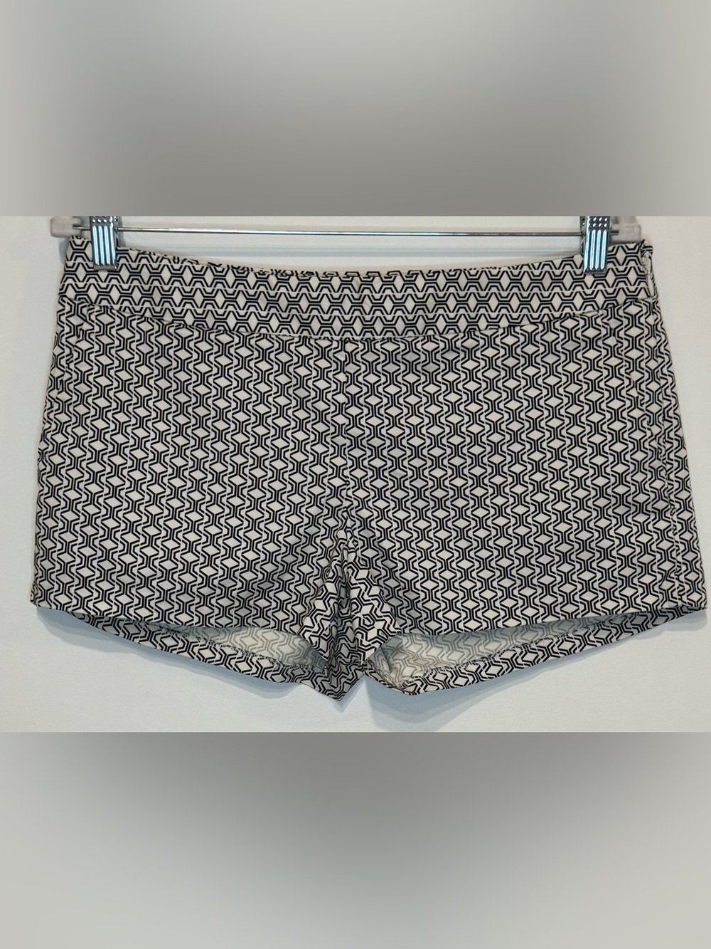 Express Women’s Black & White Geometric Print Micro Mini Shorts Size 8